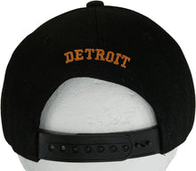 Detroit City Name Diagonal Split Color Font Snapback Baseball Cap (Black/Dark Blue)