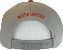 Wisconsin Diagonal Split Color Font Snapback Baseball Cap (Gray/Red)